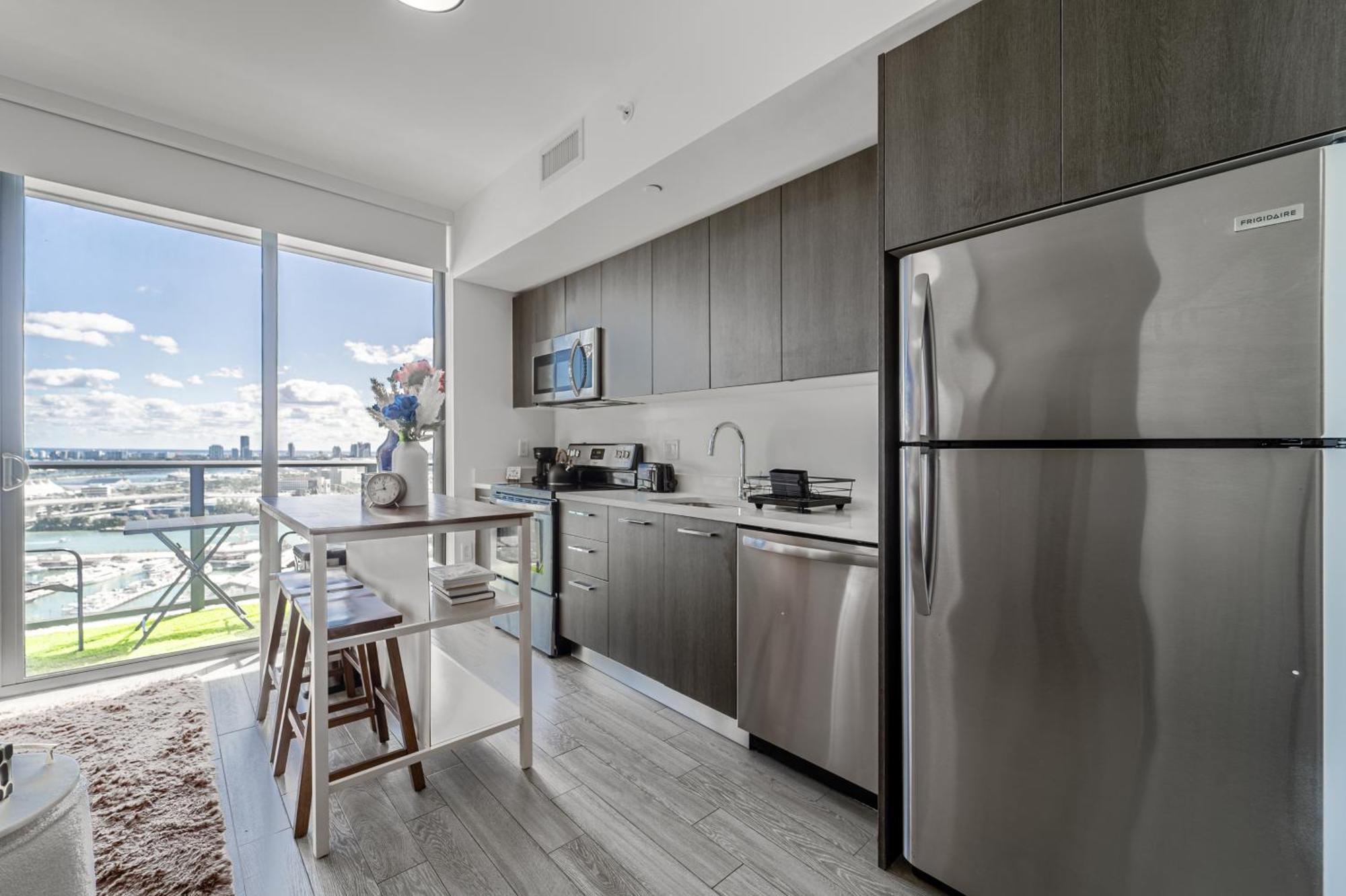 Tr Miami 2 Bedroom, 1 Bedroom, And Studio Condos With Balconies Exterior photo