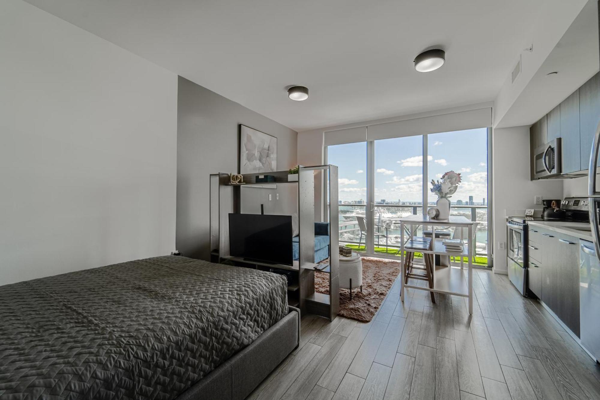 Tr Miami 2 Bedroom, 1 Bedroom, And Studio Condos With Balconies Exterior photo