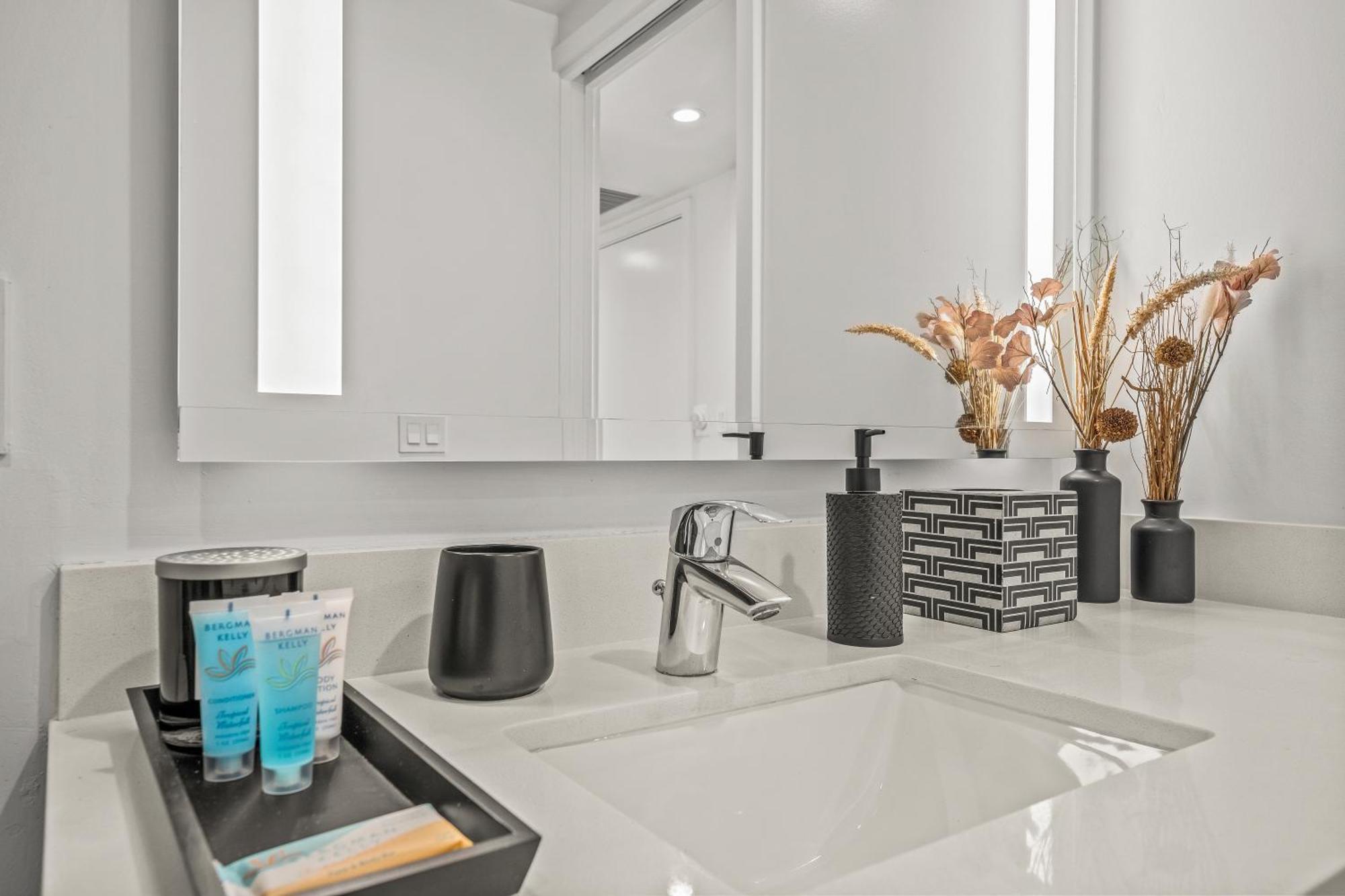 Tr Miami 2 Bedroom, 1 Bedroom, And Studio Condos With Balconies Exterior photo